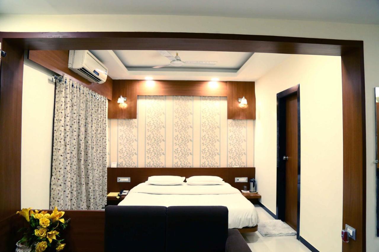 Hotel Regency Jamnagar Exterior photo
